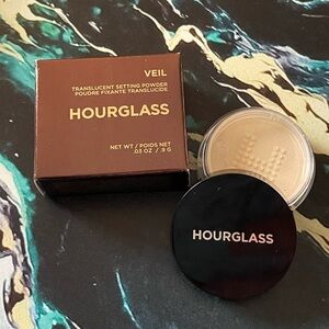 NIB HOURGLASS Veil Translucent Setting Powder sample size